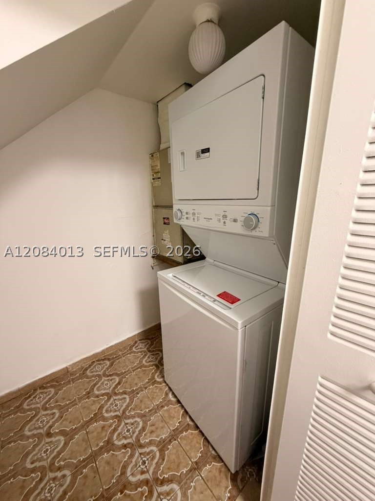 1255 W 53rd St 202 Property Photo 6
