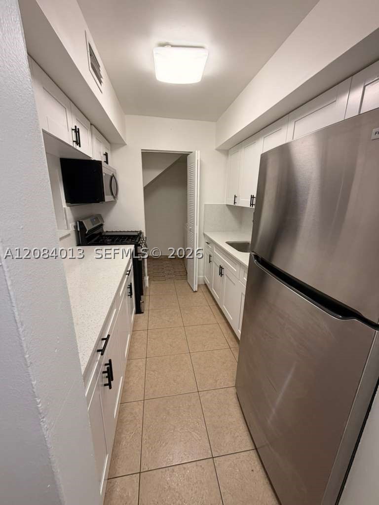 1255 W 53rd St 202 Property Photo 7