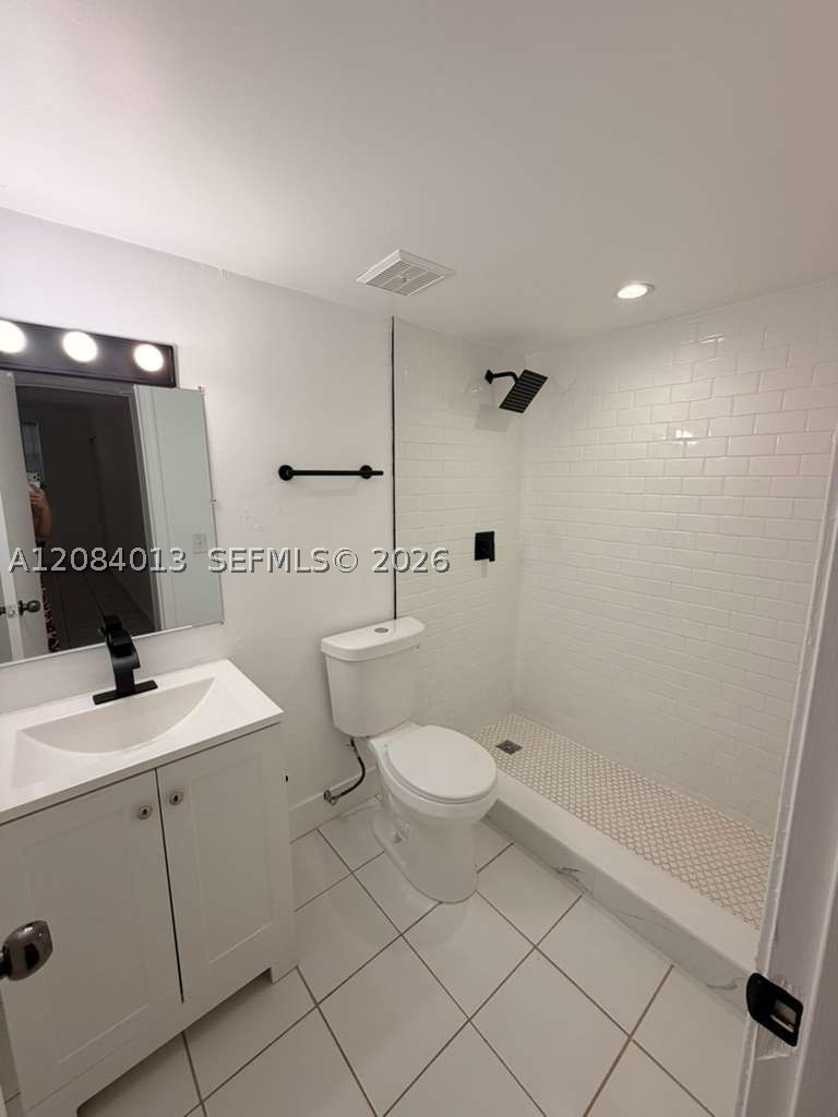 1255 W 53rd St 202 Property Photo 11