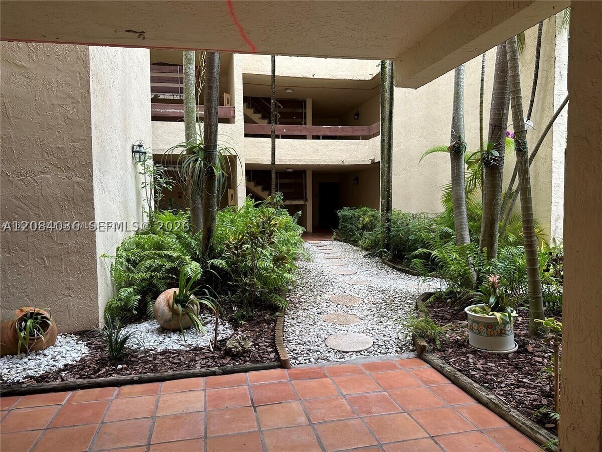 12455 SW 93rd Ter 204T Property Photo 1