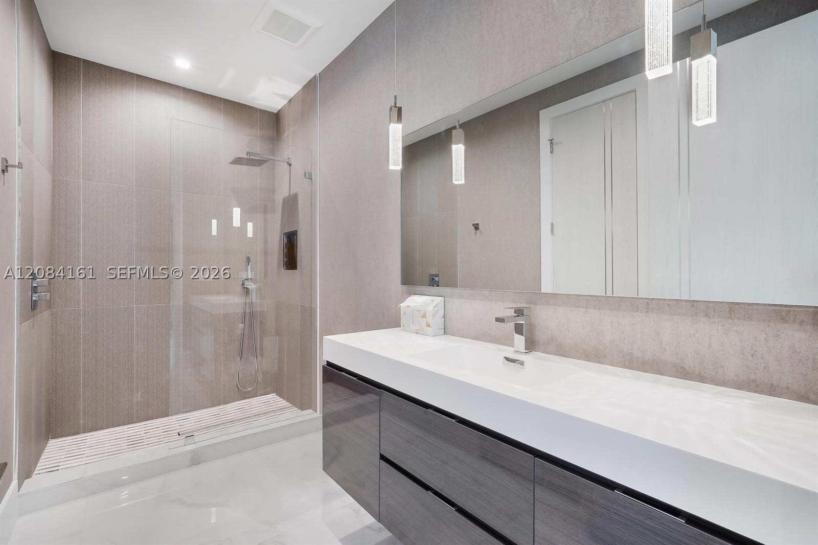 106 Ne 16th Ter Property Photo 12
