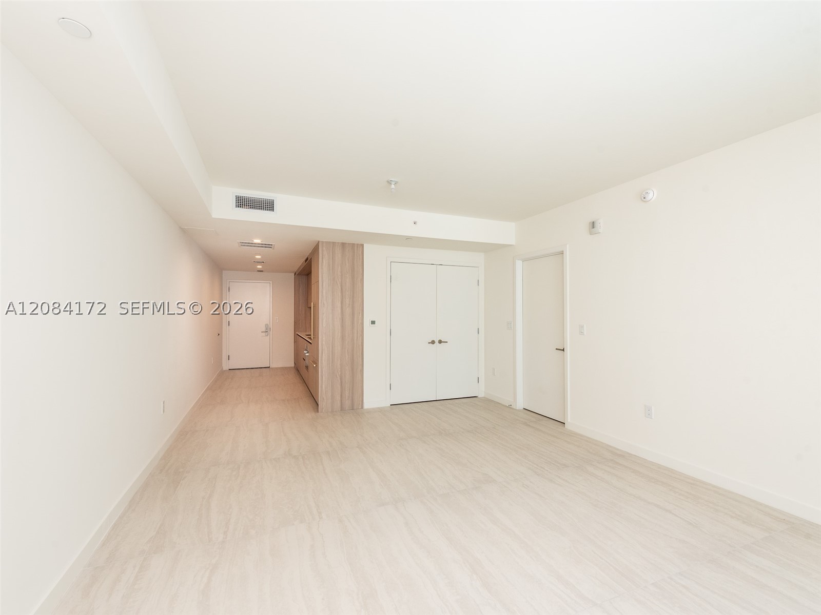 77 Se 5th St 1714 Property Photo 4