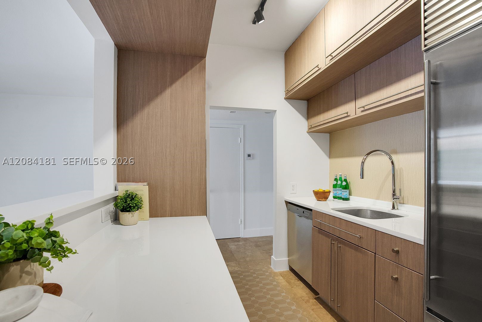155 Ocean Lane Dr 103 Property Photo 14