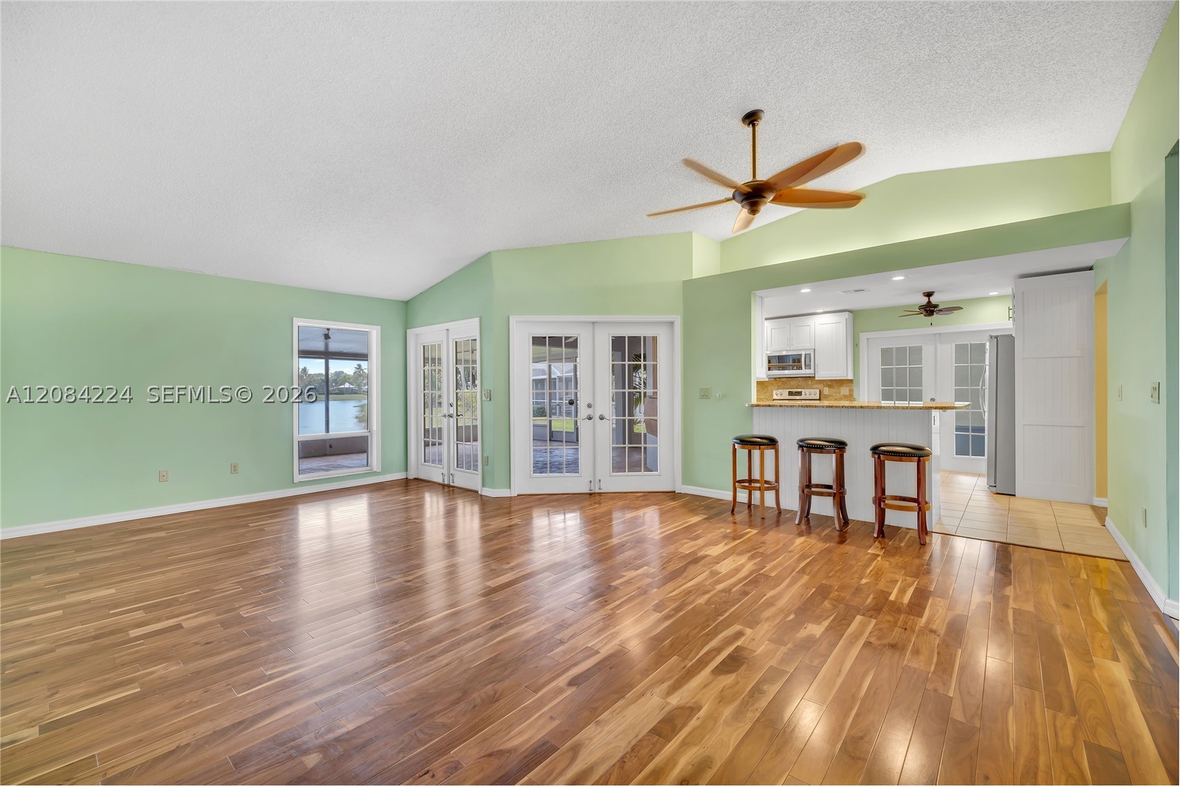 685 Se 25th Ln Property Photo 1