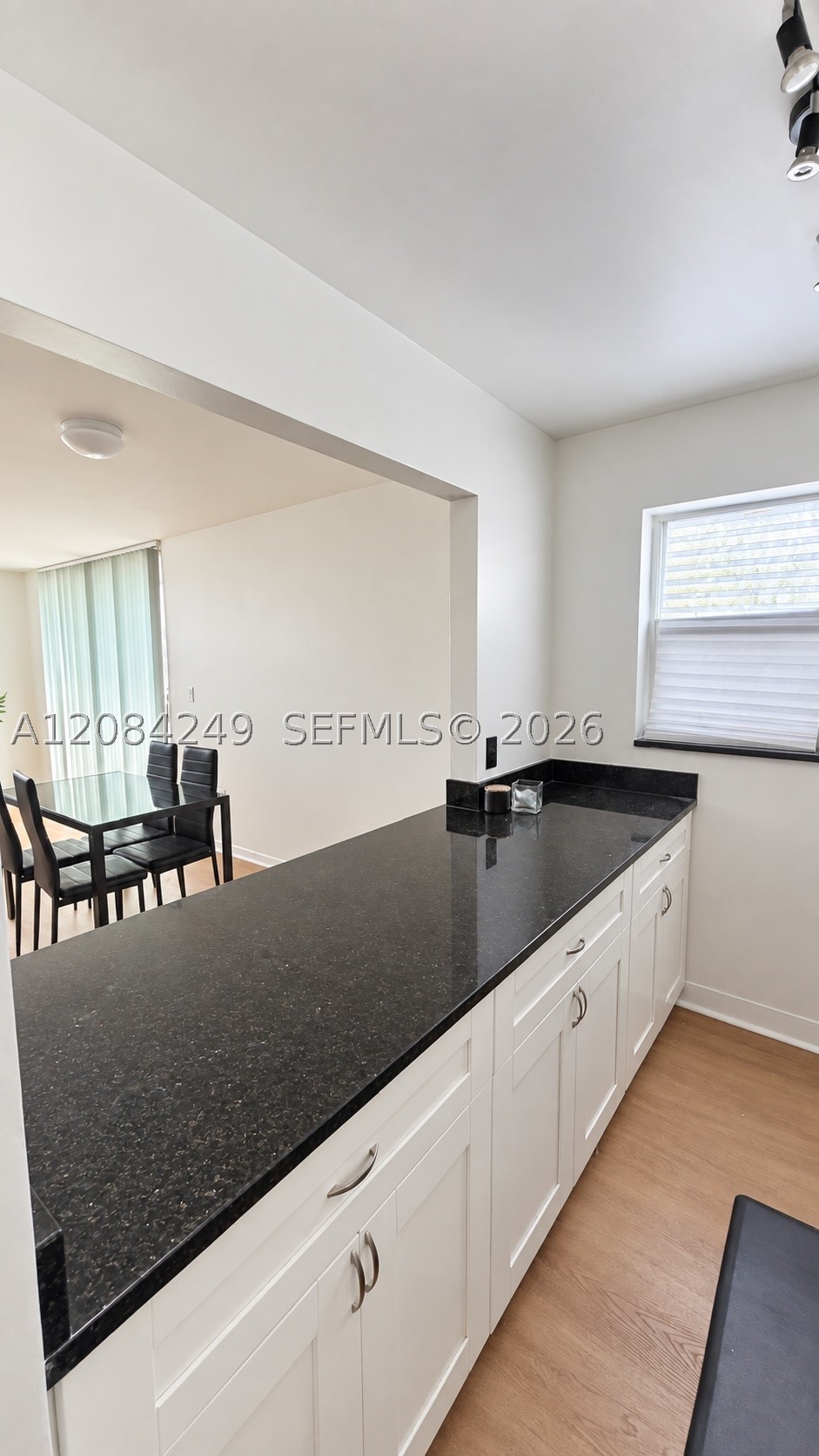 1990 Marseille Dr 407 Property Photo 3