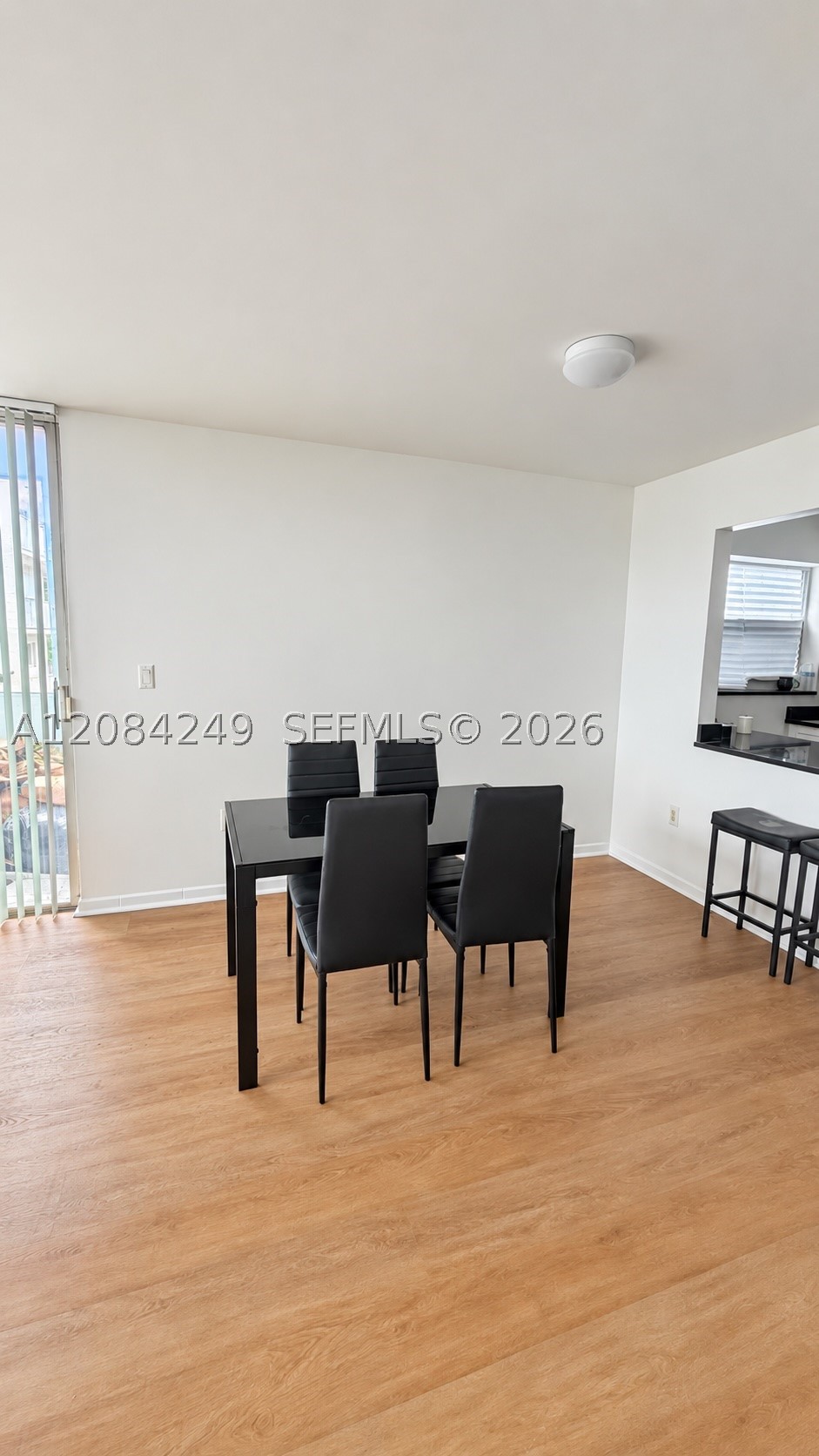 1990 Marseille Dr 407 Property Photo 4