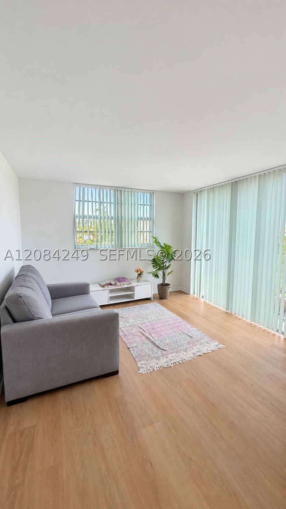 1990 Marseille Dr 407 Property Photo 6