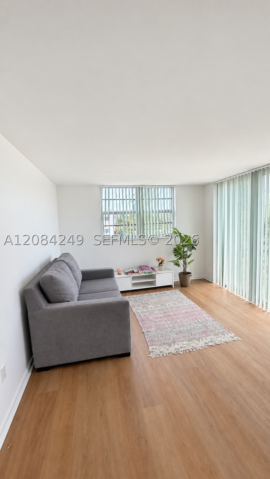 1990 Marseille Dr 407 Property Photo 7