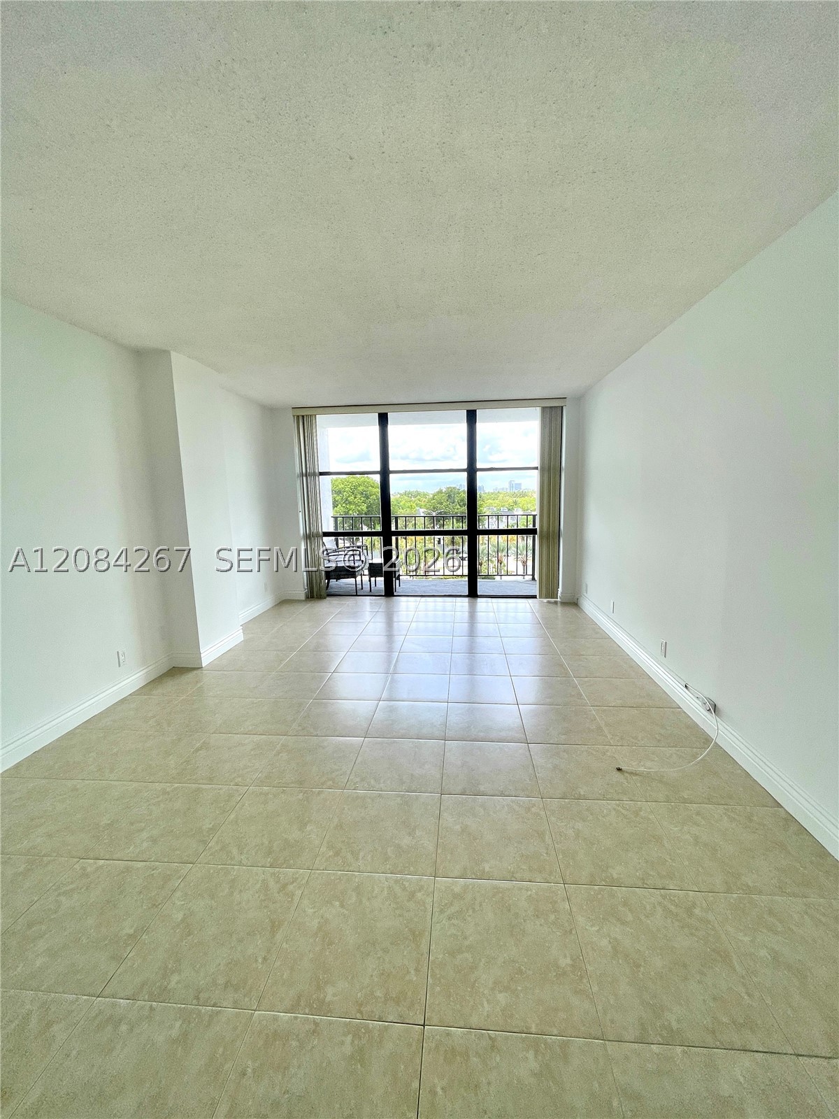 1000 Parkview Dr 527 Property Photo 1