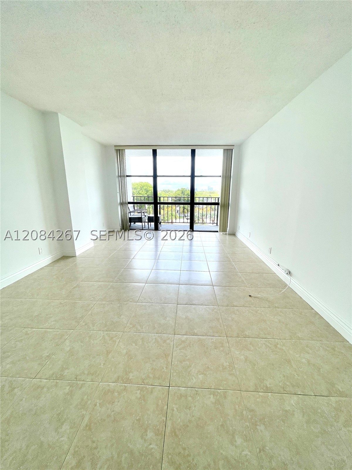 1000 Parkview Dr 527 Property Photo 2