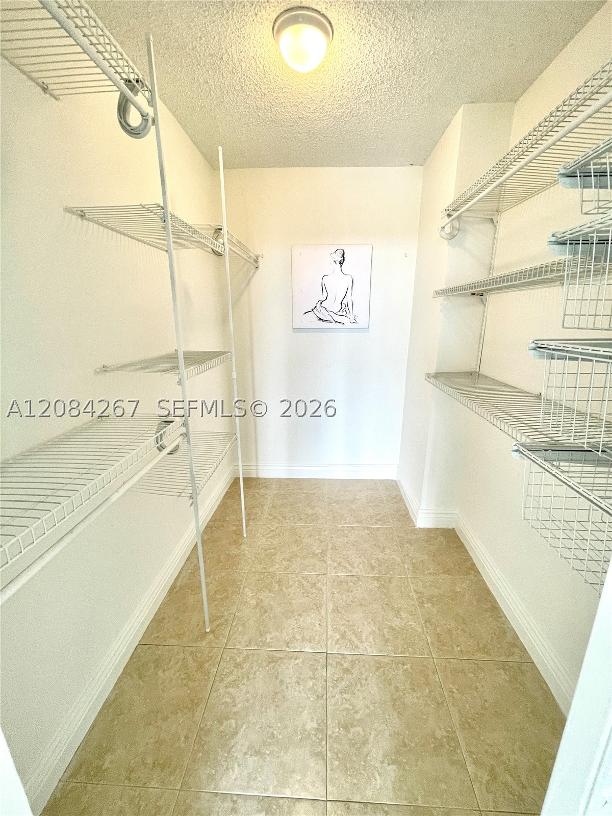 1000 Parkview Dr 527 Property Photo 3