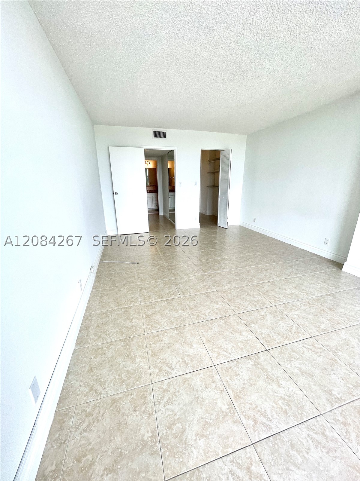 1000 Parkview Dr 527 Property Photo 5