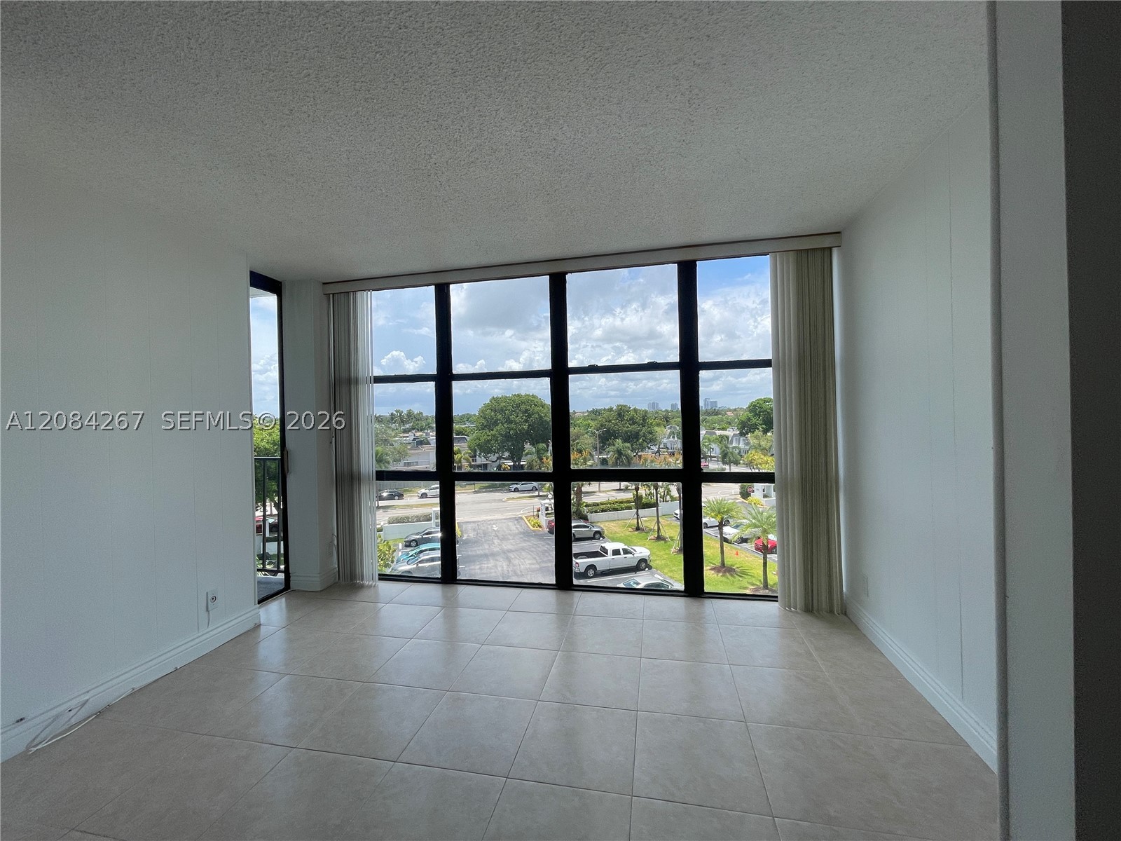 1000 Parkview Dr 527 Property Photo 11