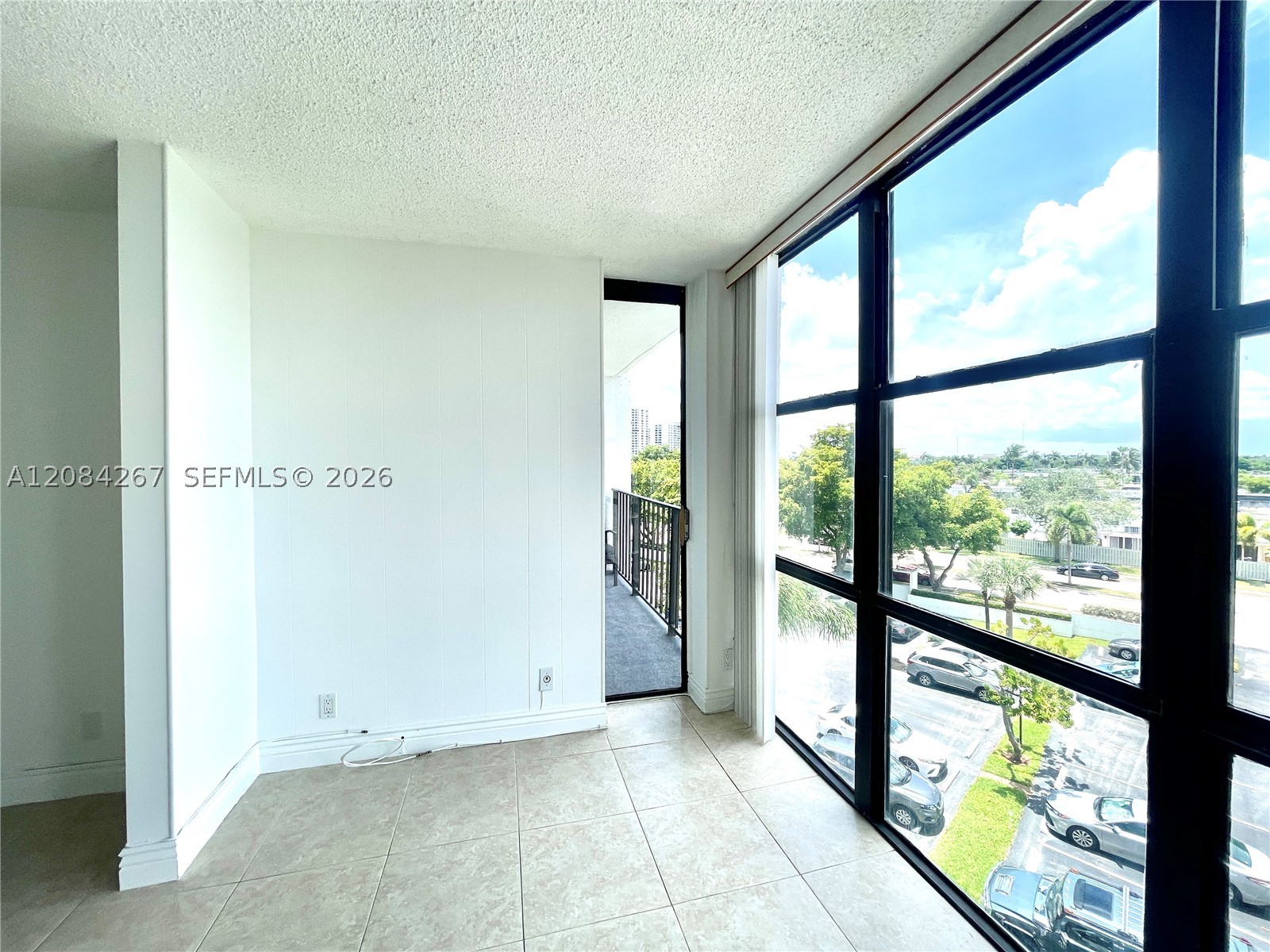 1000 Parkview Dr 527 Property Photo 12