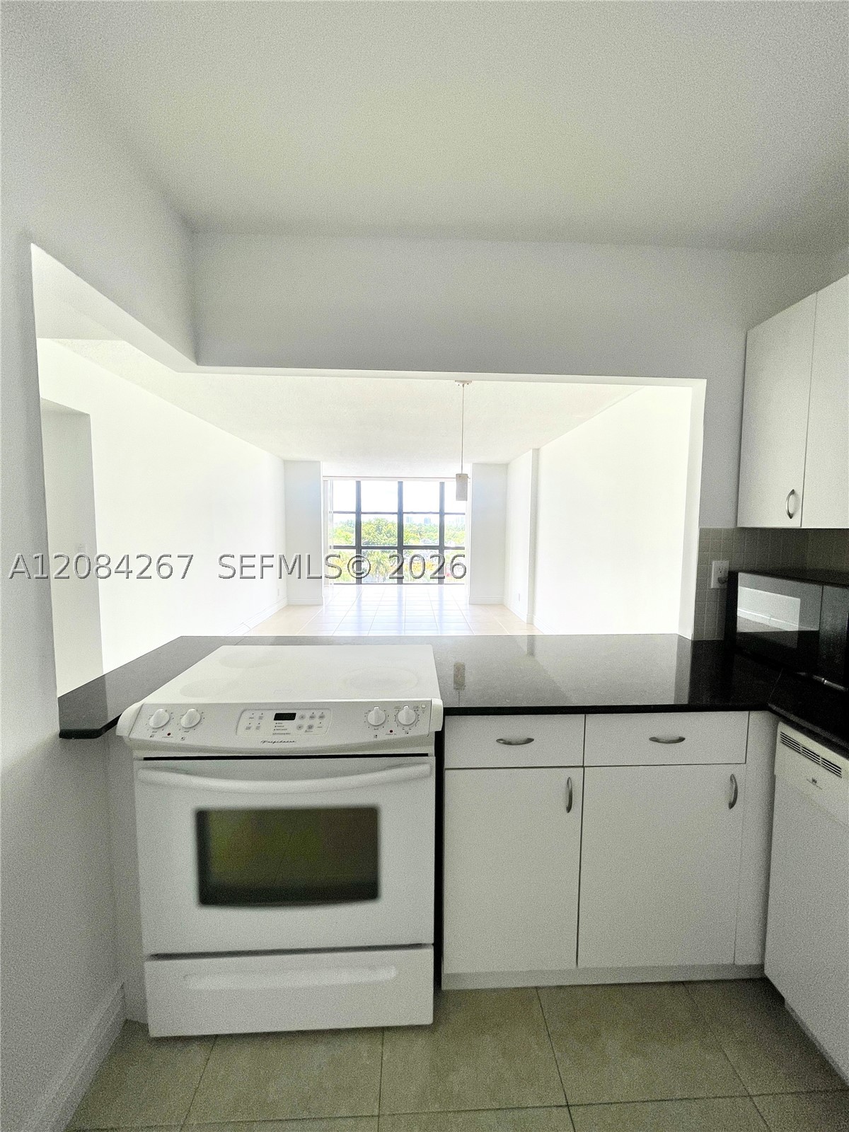 1000 Parkview Dr 527 Property Photo 15
