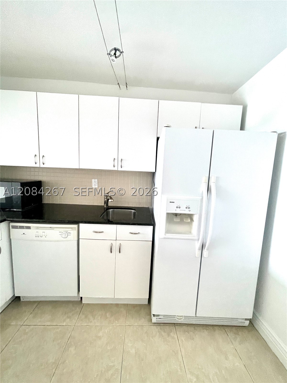 1000 Parkview Dr 527 Property Photo 16