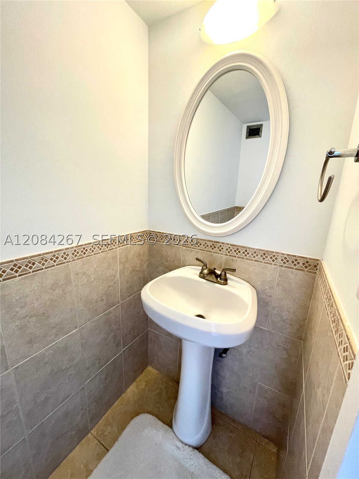 1000 Parkview Dr 527 Property Photo 17