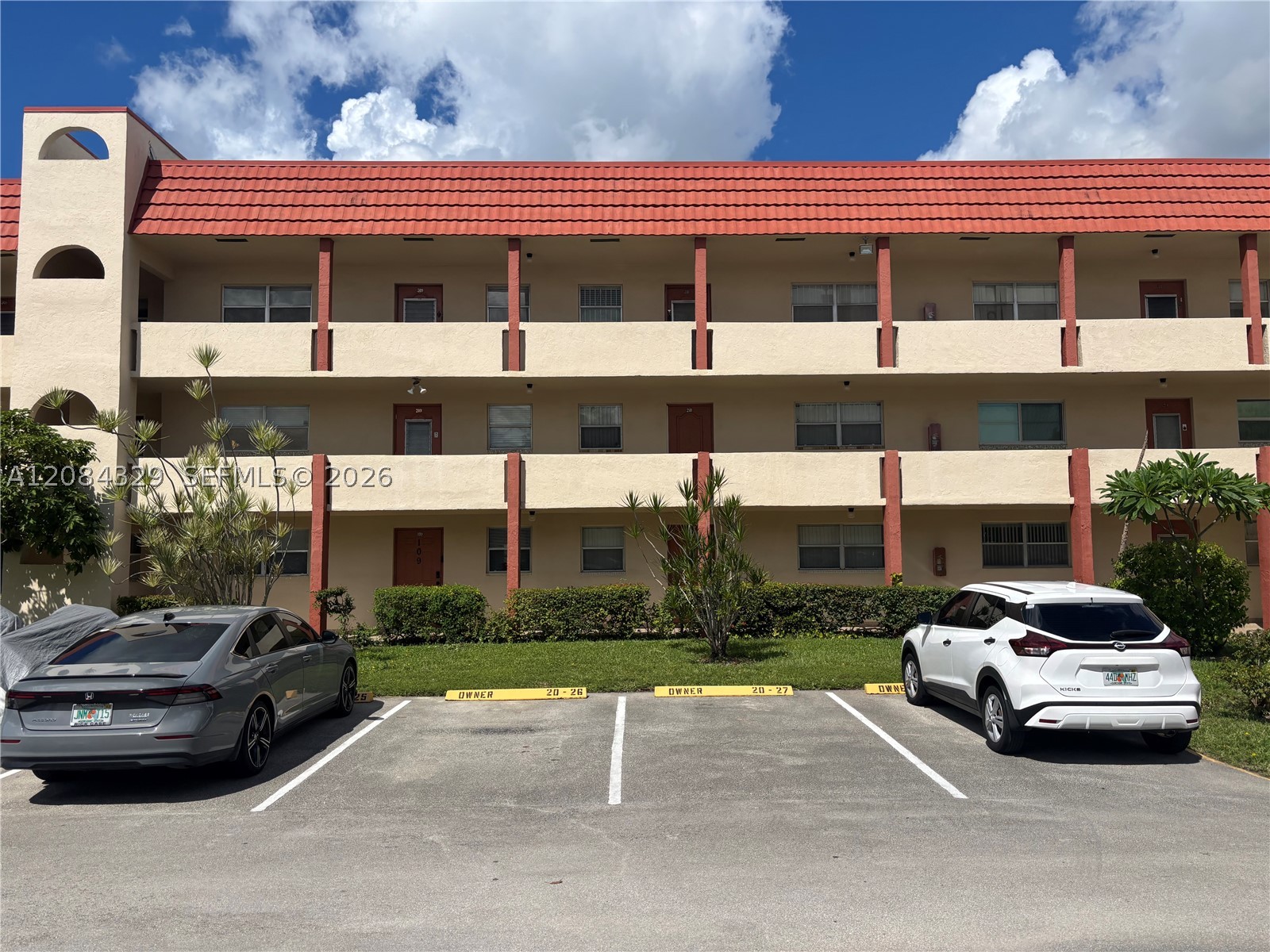 3051 E Sunrise Lakes Dr 211 Property Photo 1