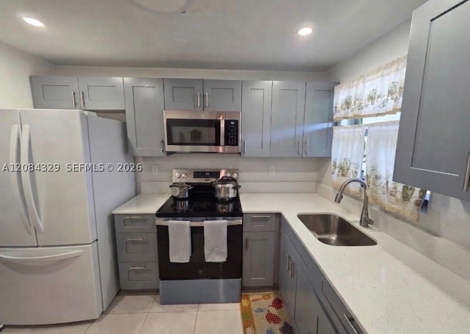 3051 E Sunrise Lakes Dr 211 Property Photo 8