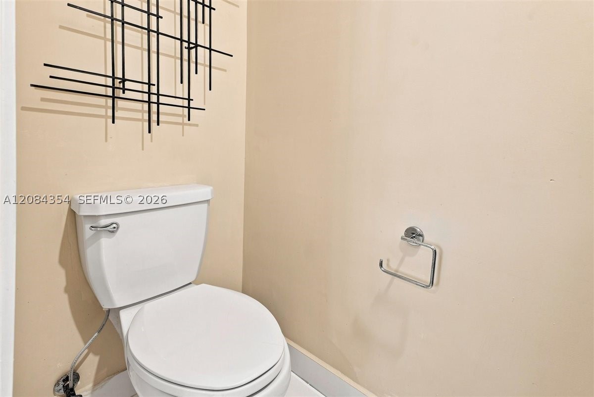 10455 Nw 82nd St 10 Property Photo 9