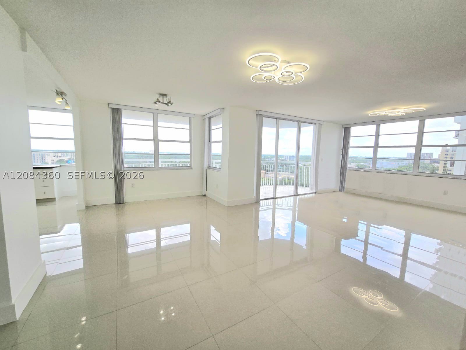 18051 Biscayne Blvd 1204 Property Photo 1