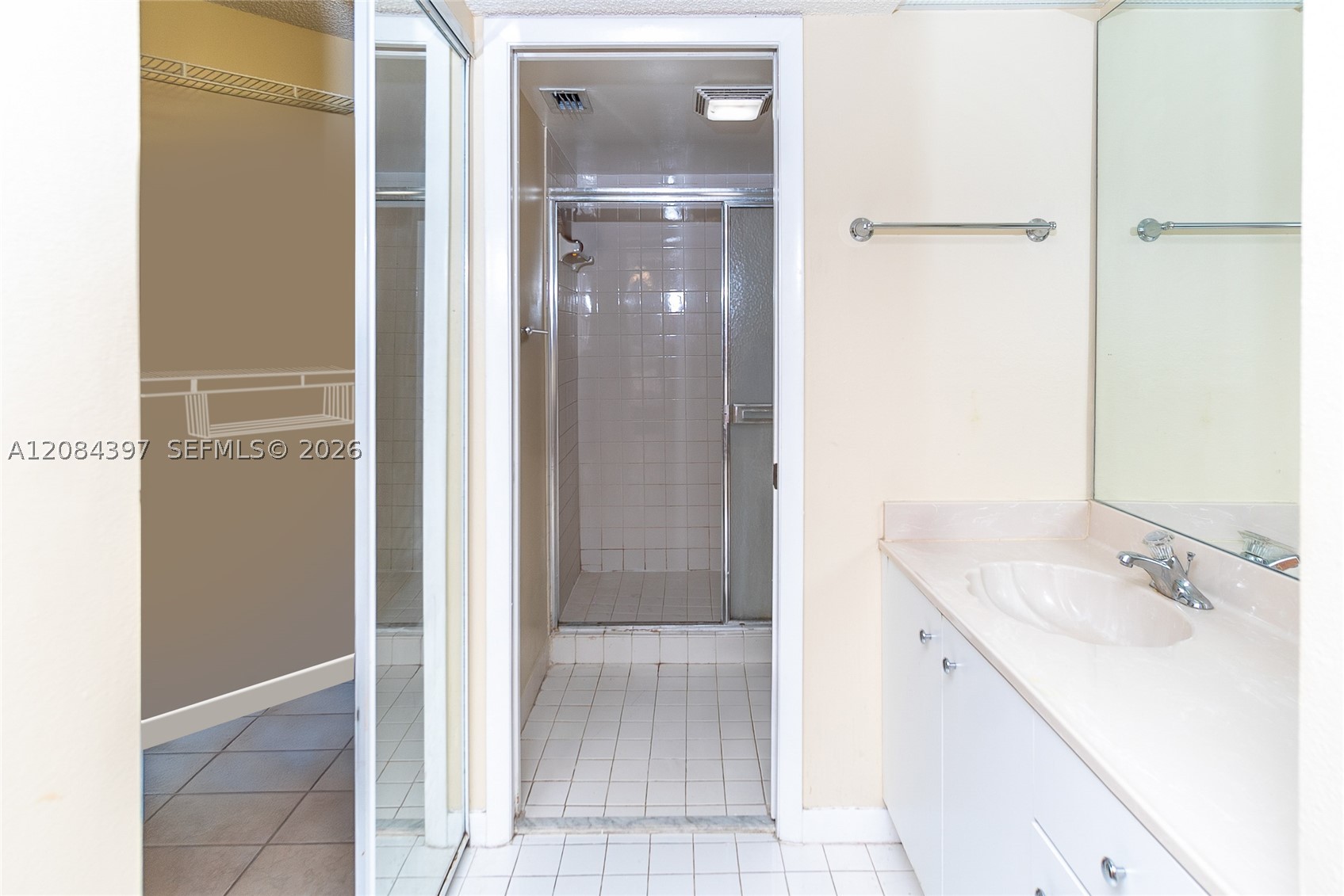 2220 Se 27th Dr 205-b Property Photo 12