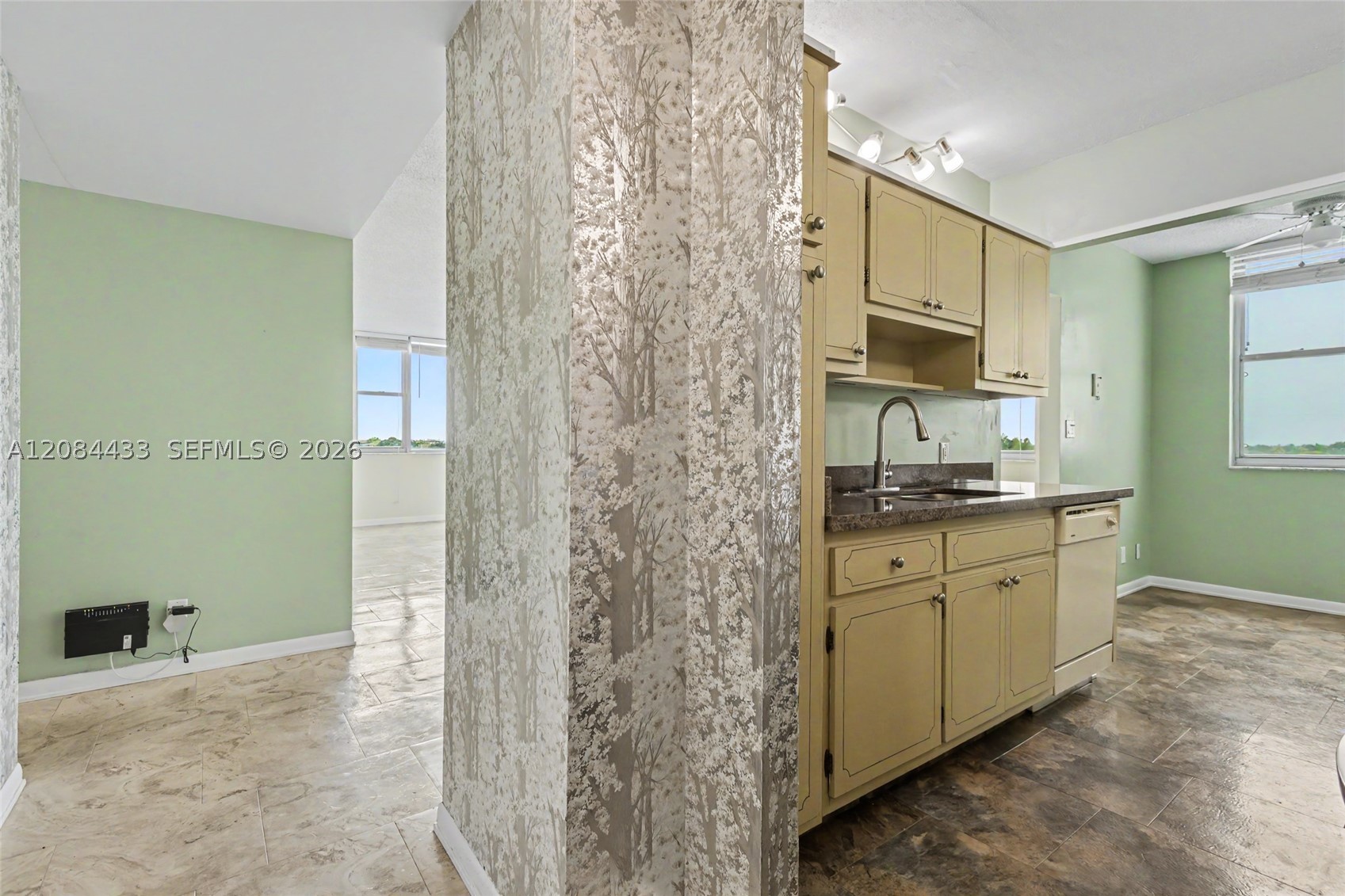 4330 Hillcrest Dr 520 Property Photo 12