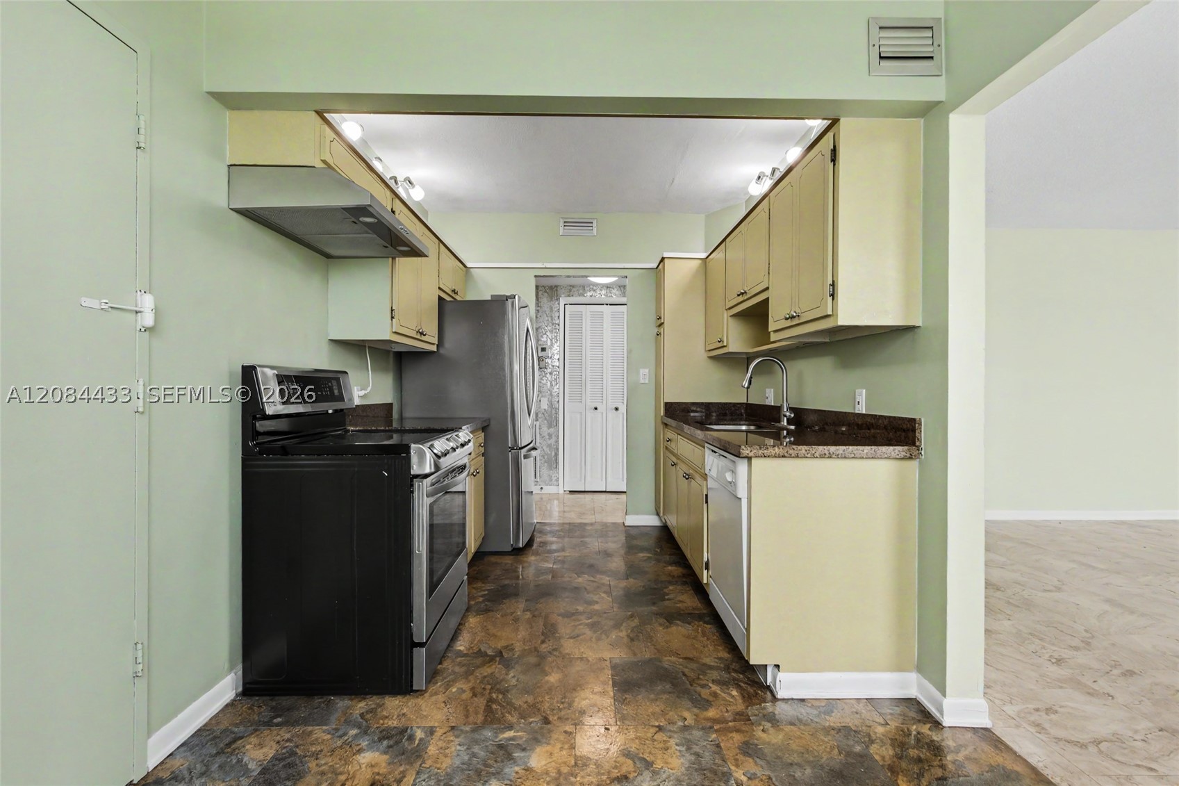 4330 Hillcrest Dr 520 Property Photo 15