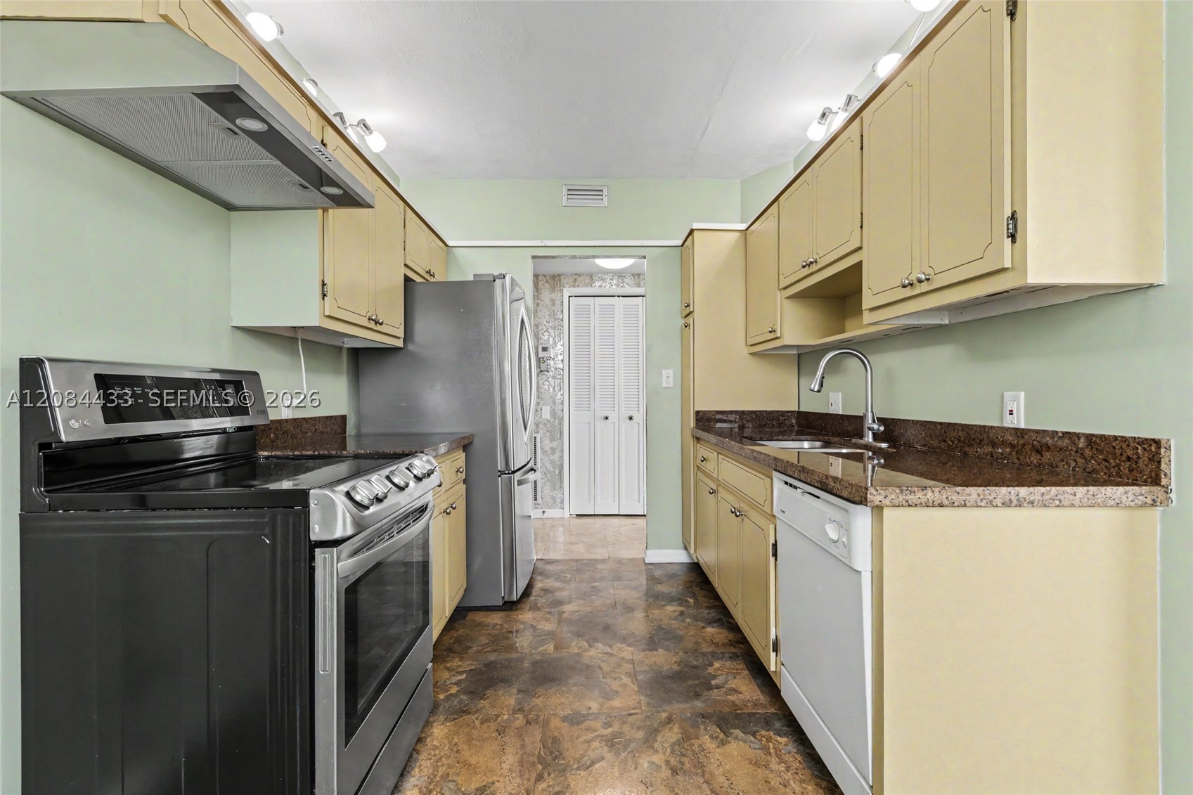 4330 Hillcrest Dr 520 Property Photo 16