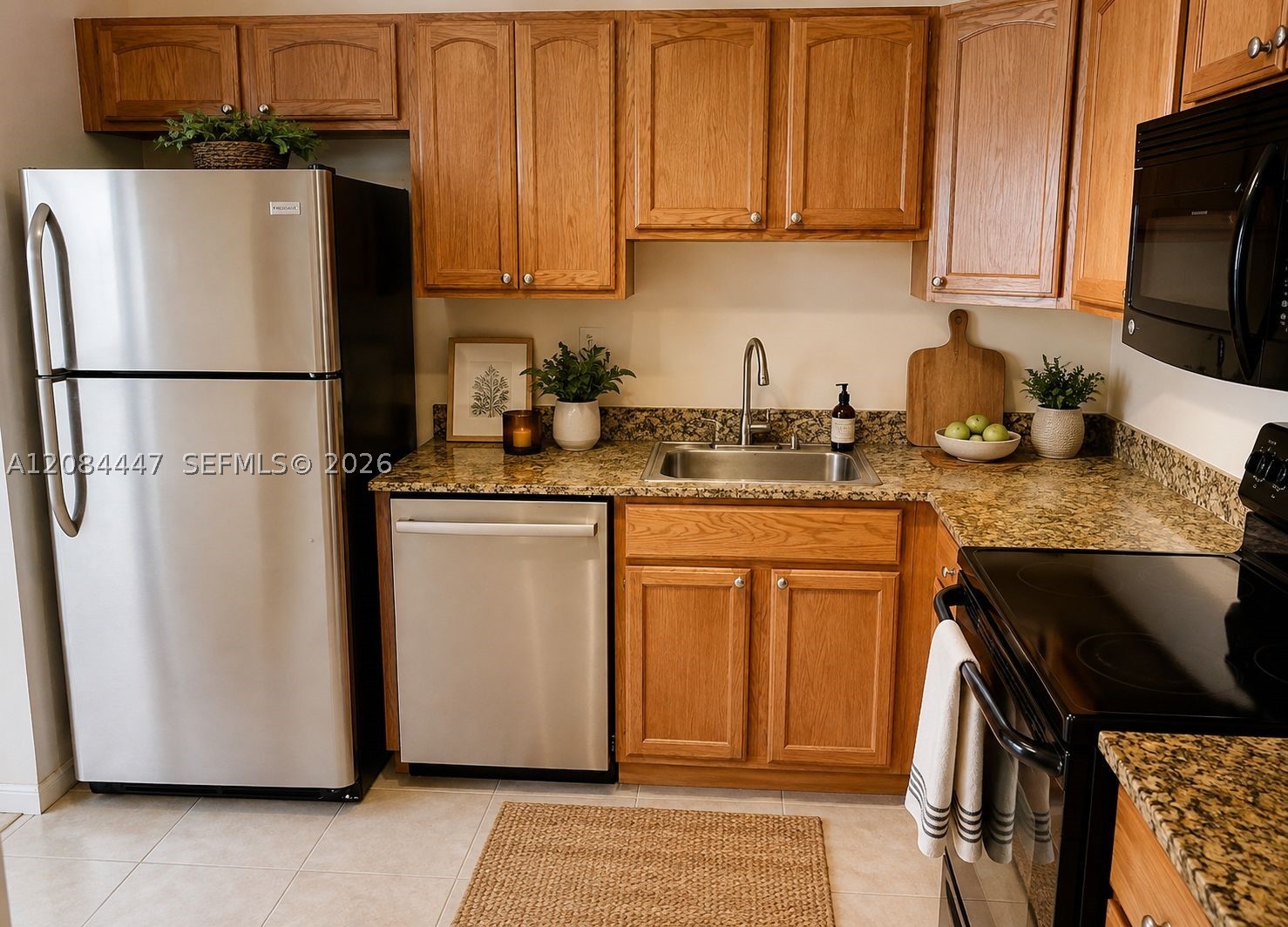 2741 Taft St 206 Property Photo 6