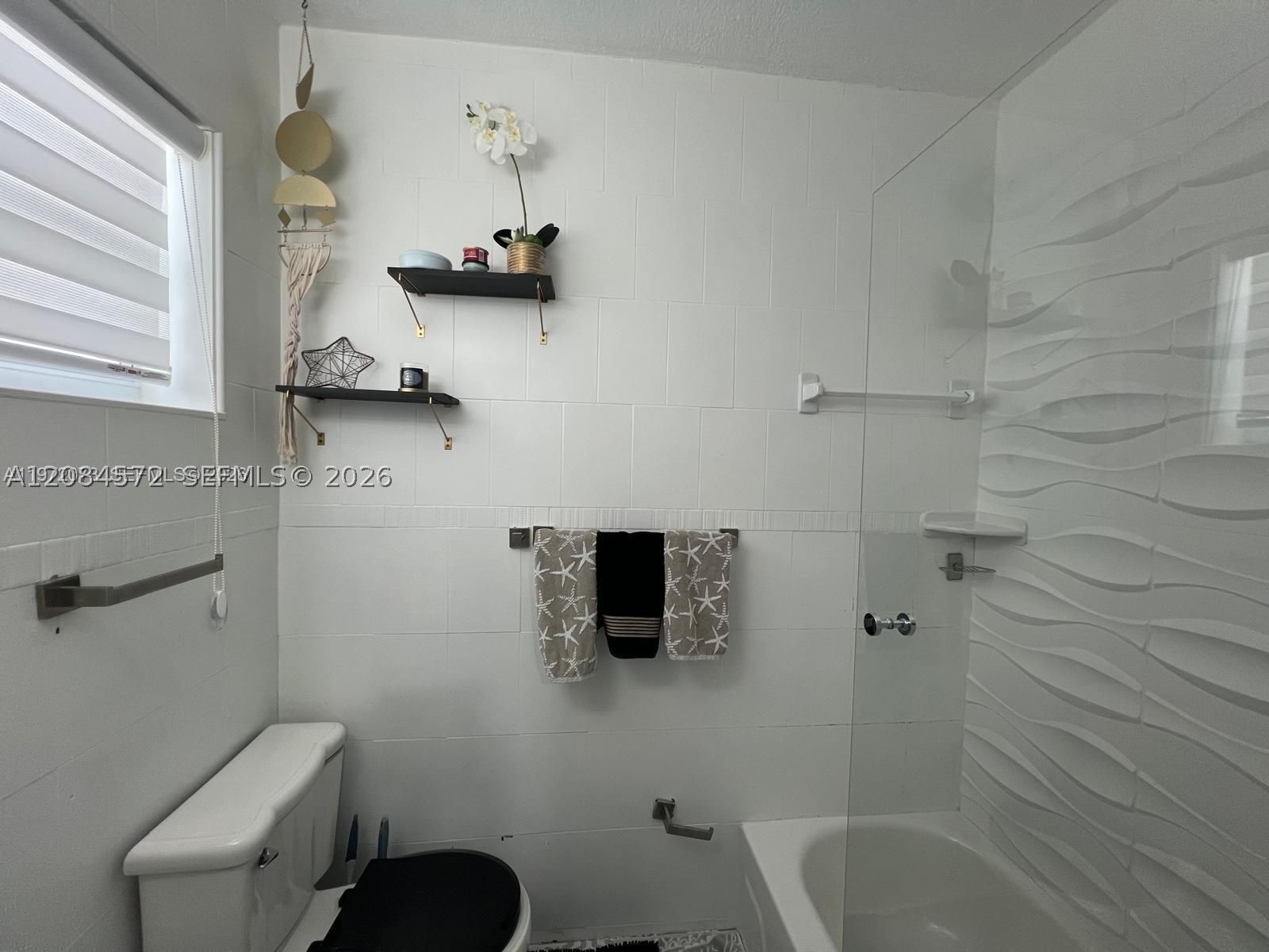 1430 Ne 149th St #b Property Photo 6
