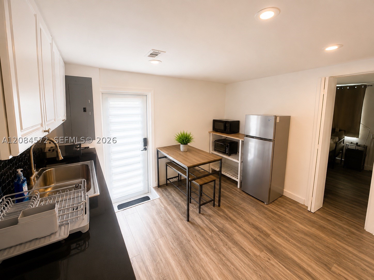 1430 Ne 149th St #b Property Photo 10