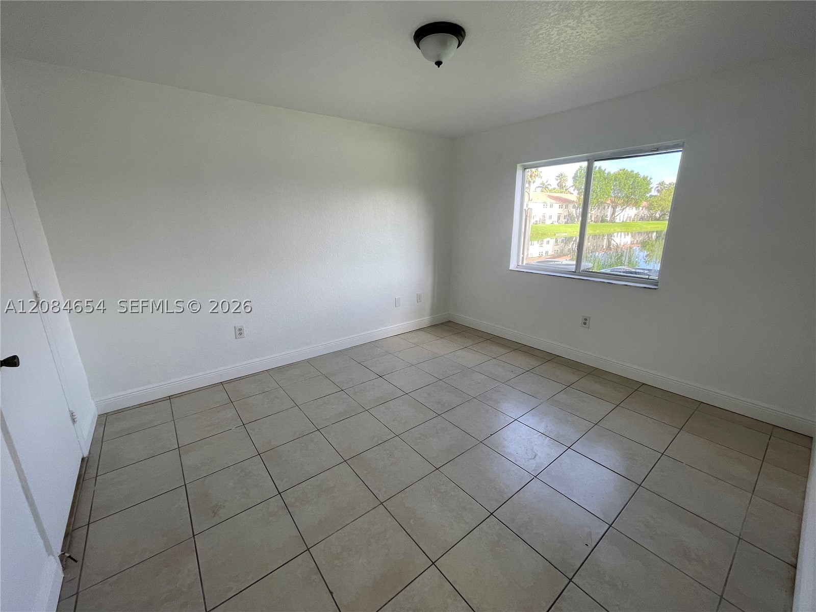 1251 Se 31st Ct 106-54 Property Photo 22
