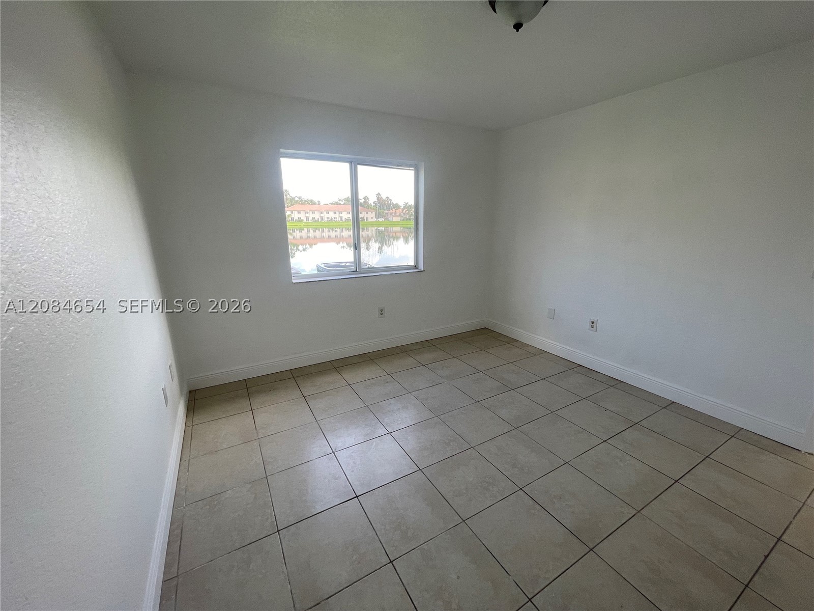 1251 Se 31st Ct 106-54 Property Photo 24