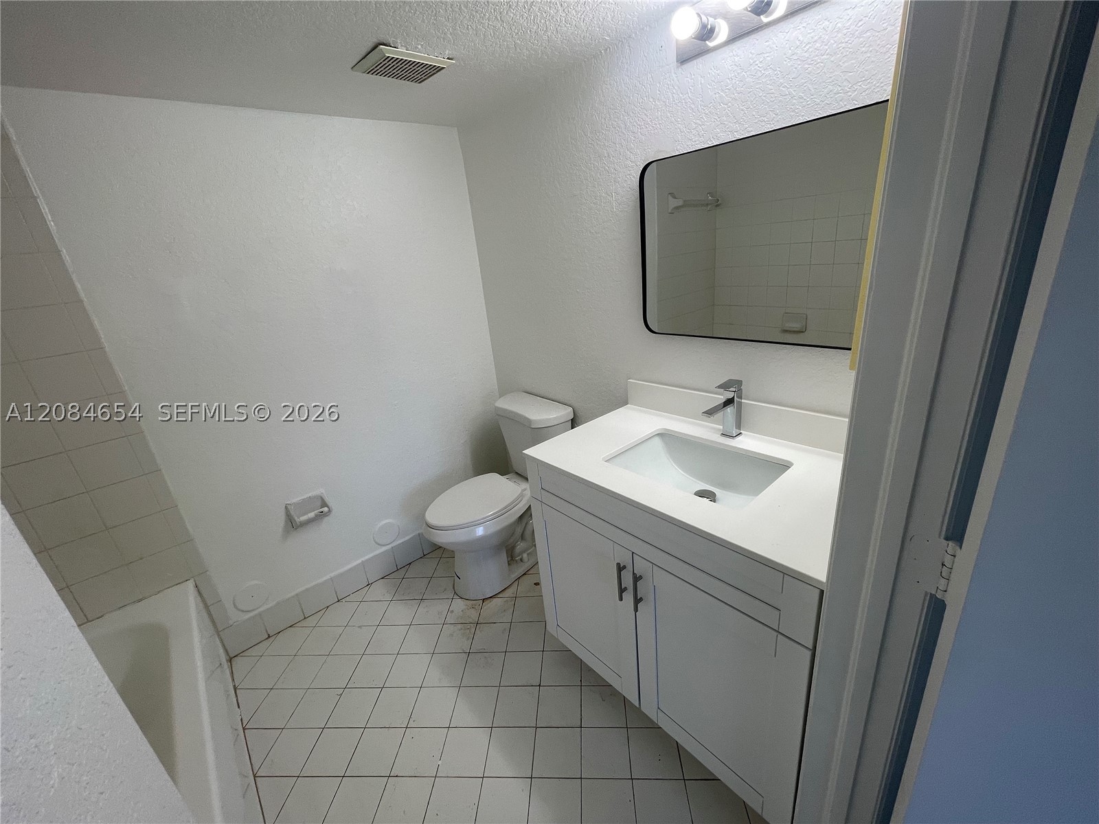 1251 Se 31st Ct 106-54 Property Photo 27