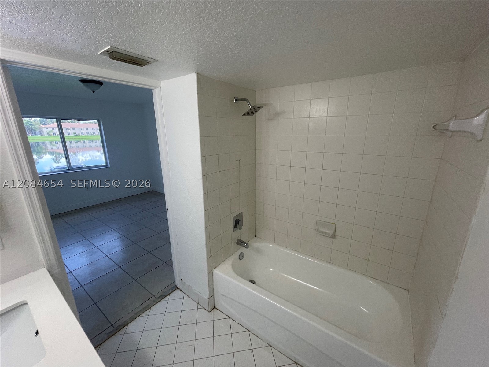 1251 Se 31st Ct 106-54 Property Photo 28