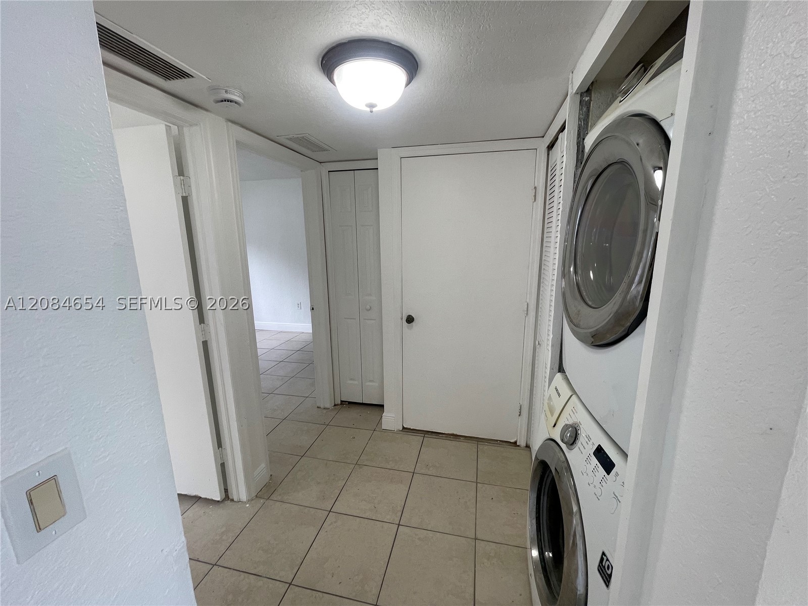 1251 Se 31st Ct 106-54 Property Photo 29