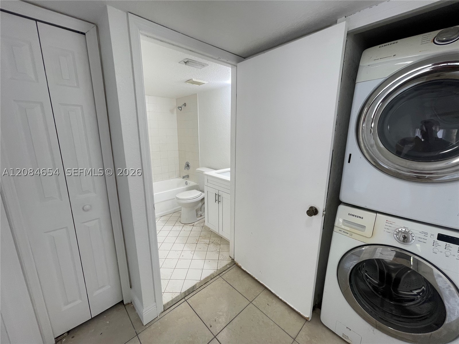 1251 Se 31st Ct 106-54 Property Photo 32