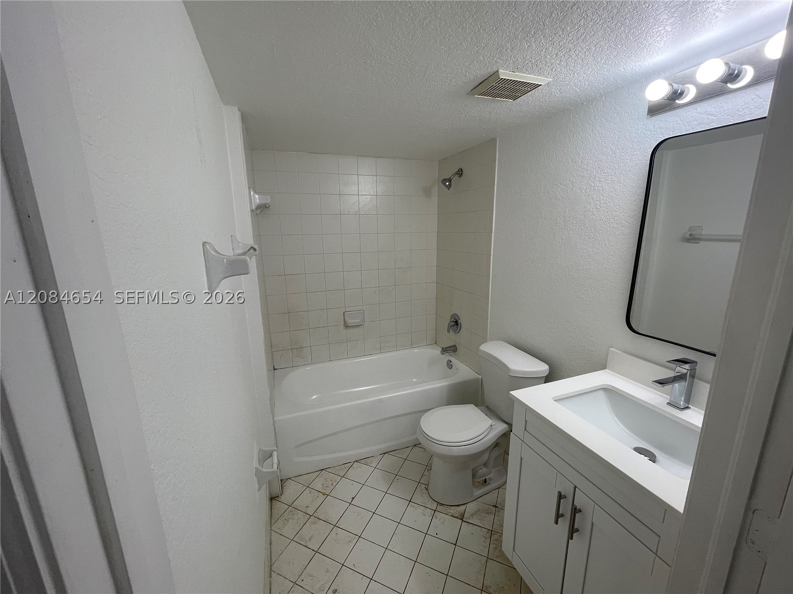 1251 Se 31st Ct 106-54 Property Photo 33