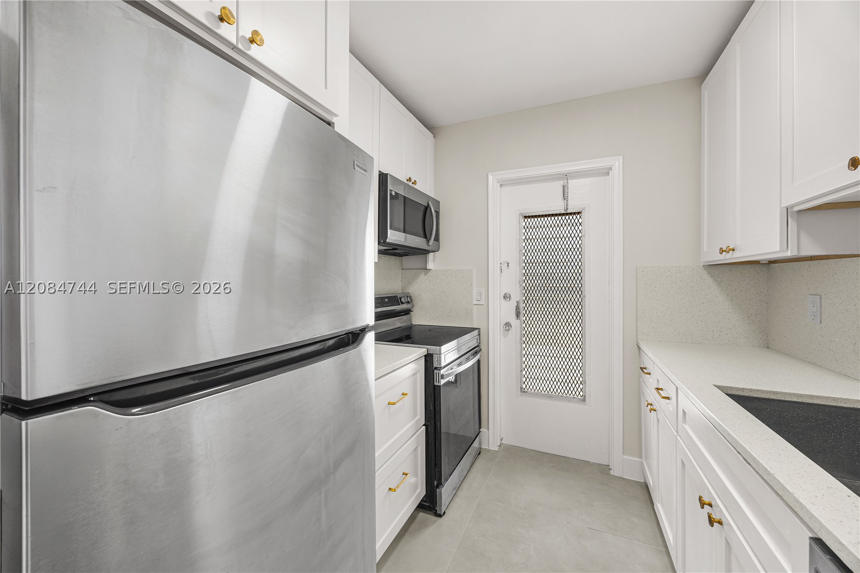 2418 Polk St 204 Property Photo 4