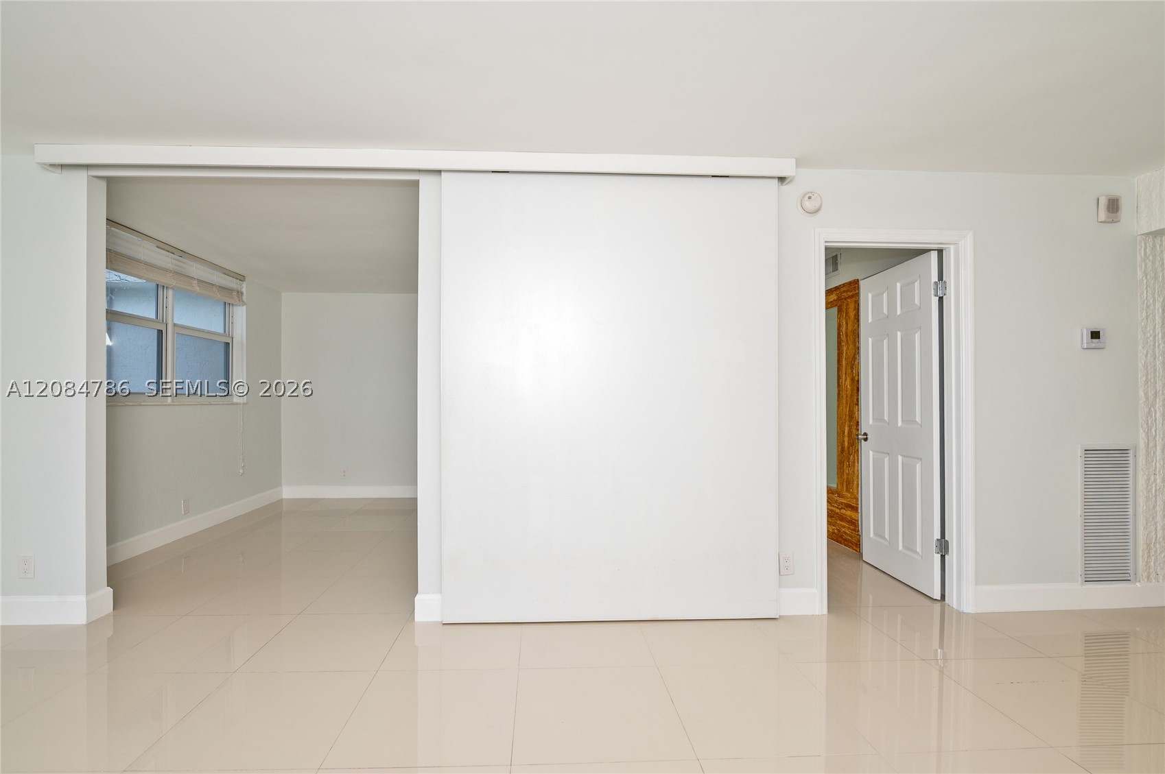 1505 N Riverside Dr 1507 Property Photo 6