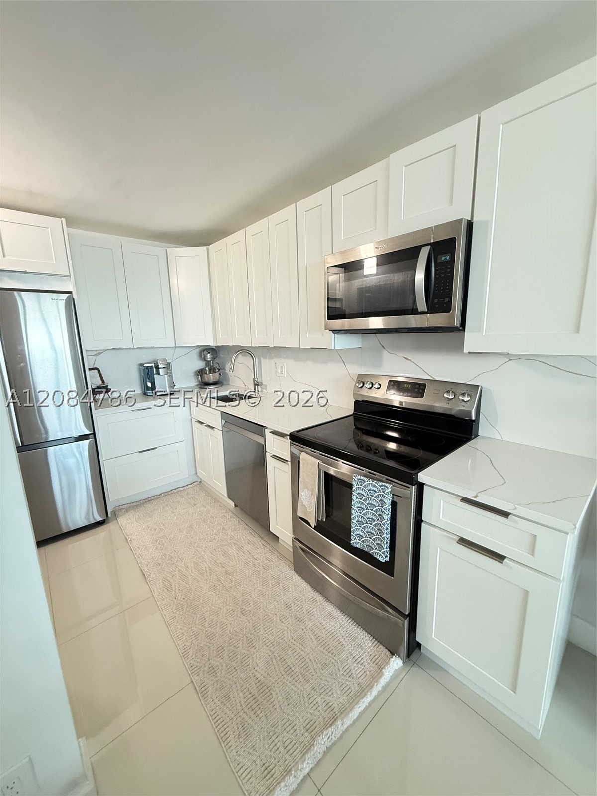 1505 N Riverside Dr 1507 Property Photo 8