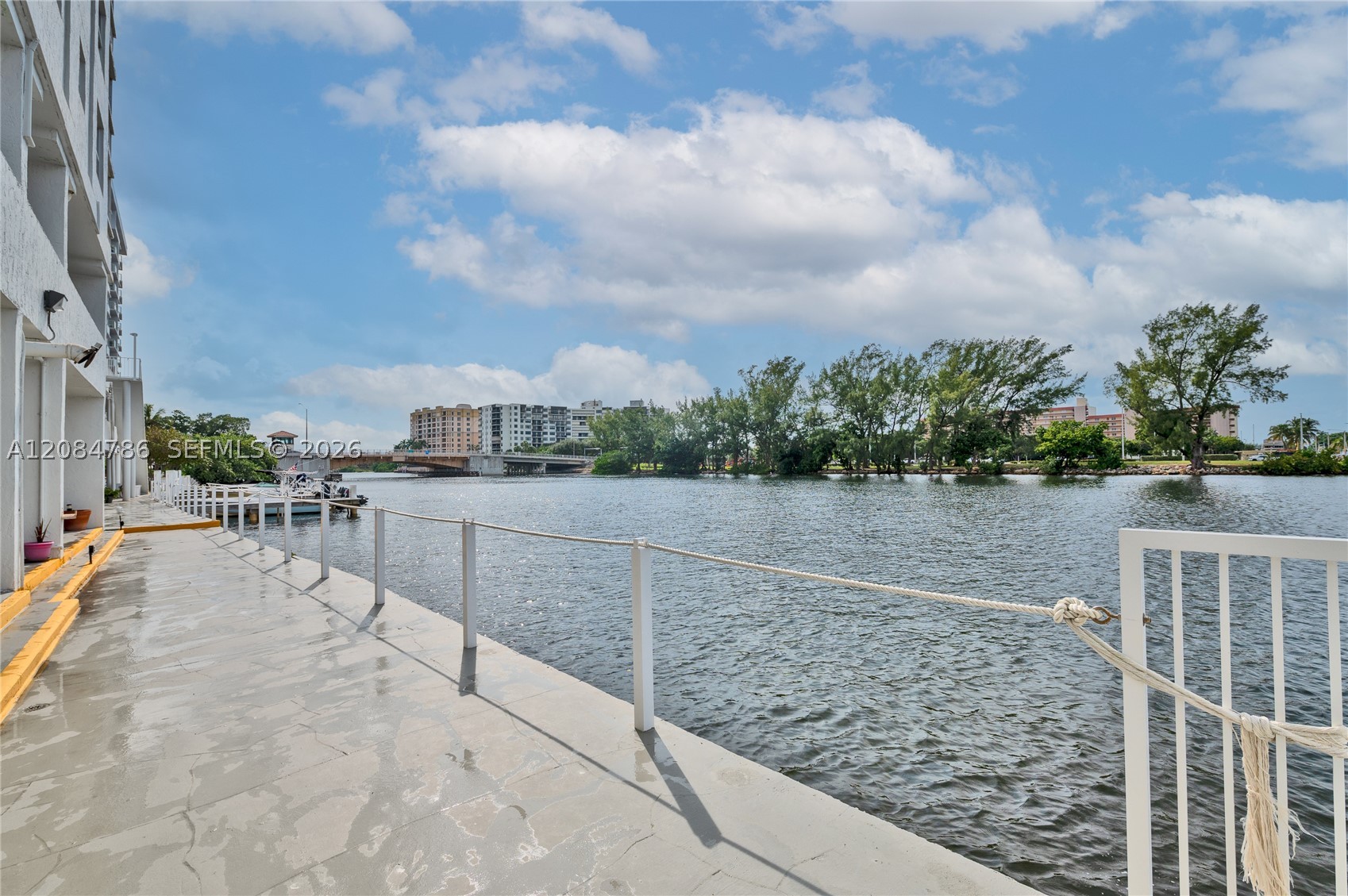 1505 N Riverside Dr 1507 Property Photo 18