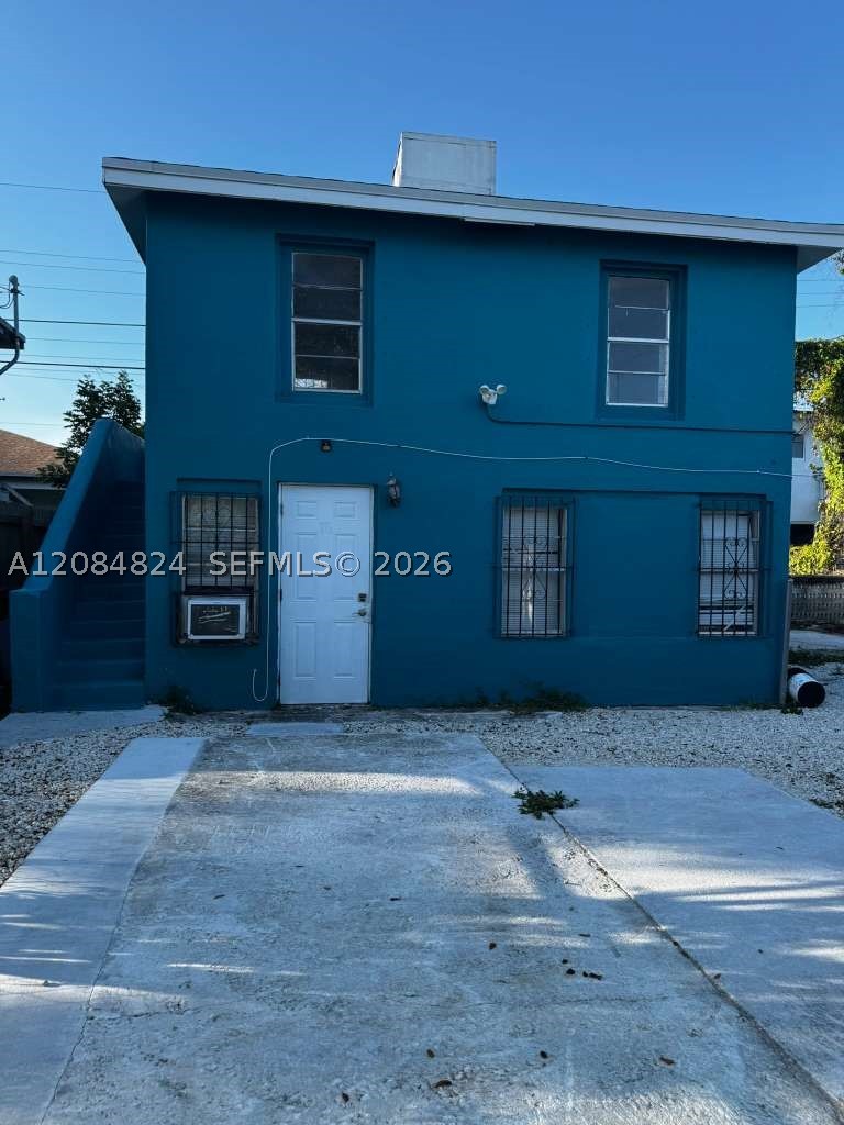 1121 NW 40th St 3 Property Photo 1