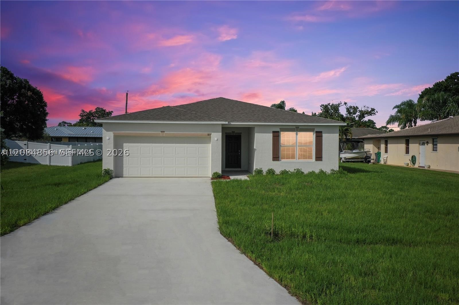 811 SE Seahouse Dr Property Photo 1