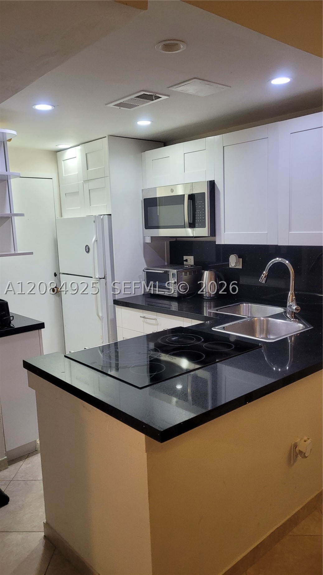 2899 Collins Ave 606 Property Photo 13