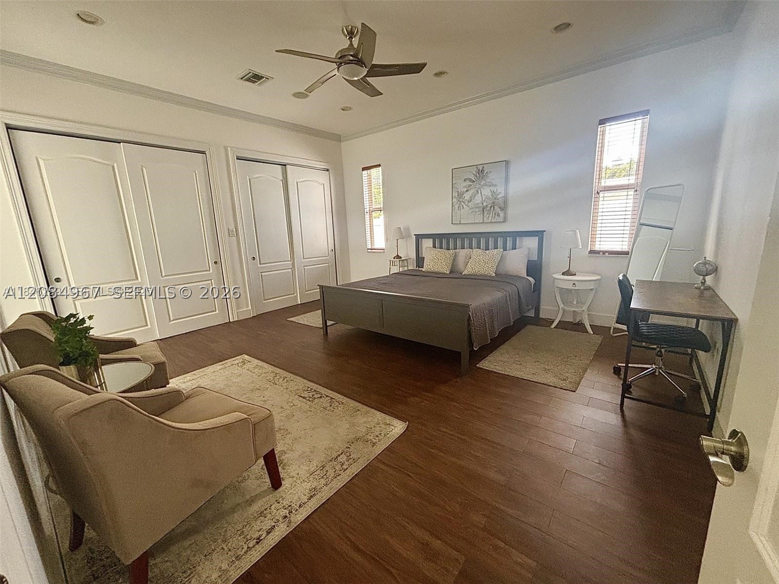 1116 N 13th Ct Property Photo 4
