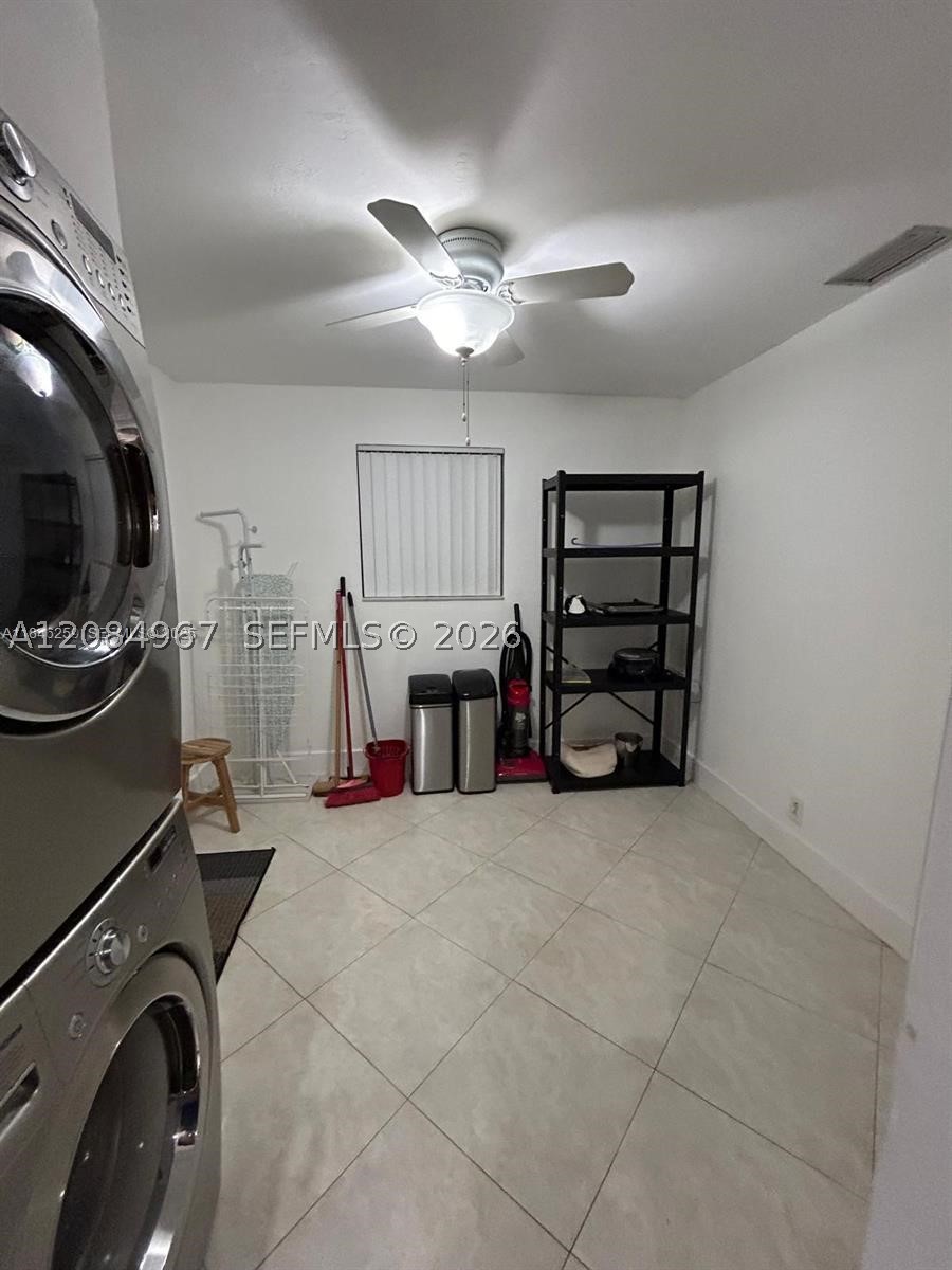 1116 N 13th Ct Property Photo 23