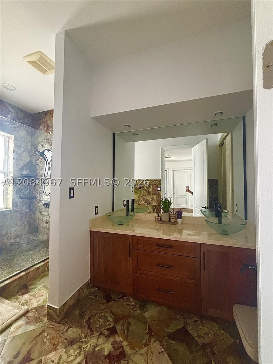 1116 N 13th Ct Property Photo 28