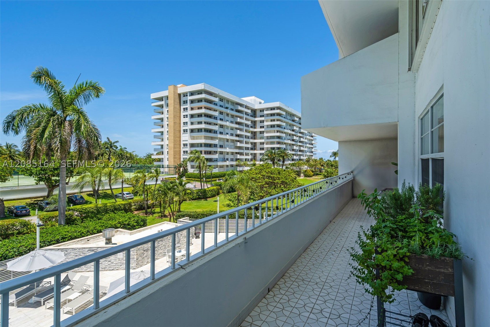 199 Ocean Lane Dr 310 Property Photo 18